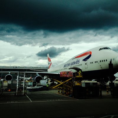 British Airways-Jet am Boden auf dem Vorfeld