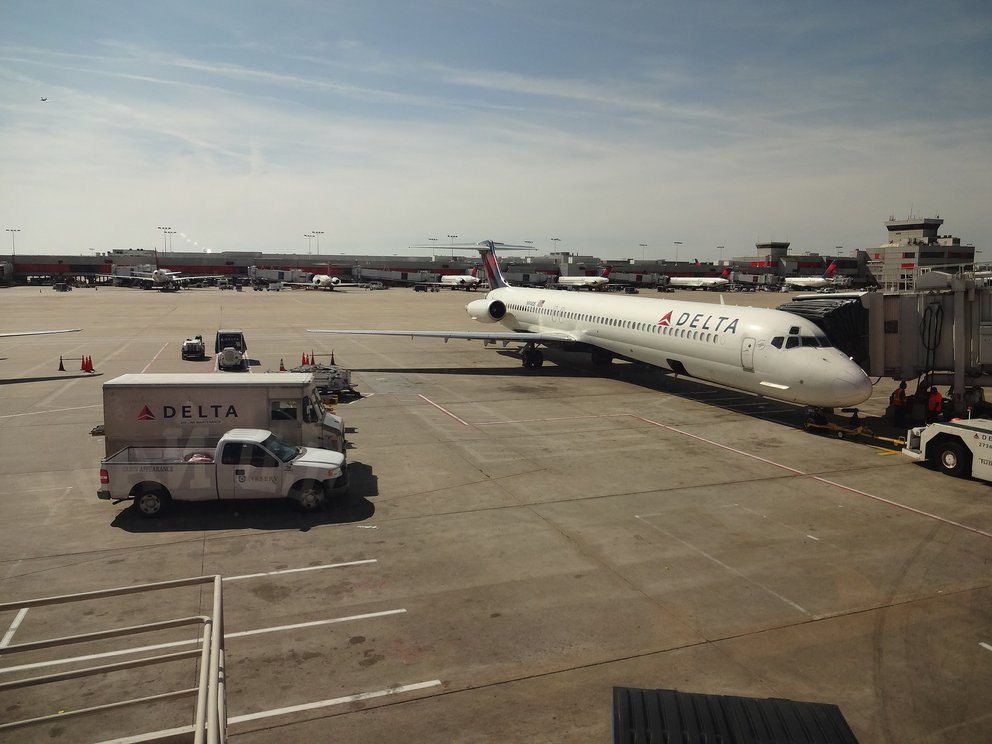 Delta Airlines Maschine beim Boarding