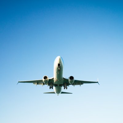 Flugzeug am Himmel – Thomas Cook Kunden kriegen Geld zurück
