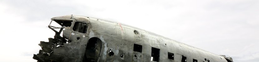 ausgebranntes Flugzeug-Wrack