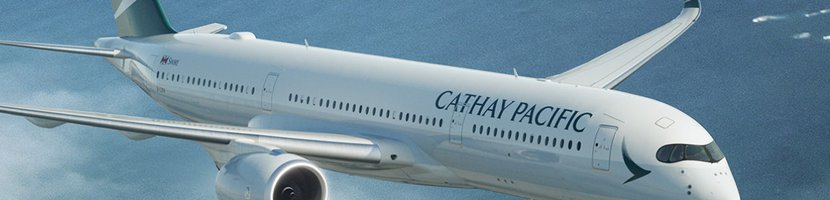 Cathay Pacific Airways-Jet im Flug über den Ozean