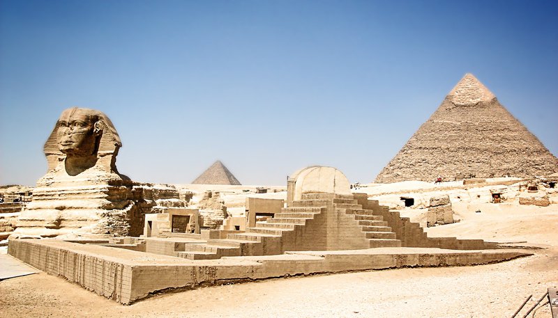 Pyramiden und Sphinx bei Sonnenschein