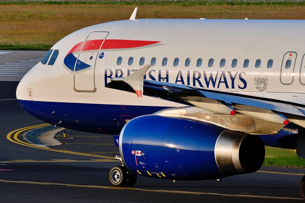 Nahaufnahme einer British Airways Maschine auf dem Rollfeld