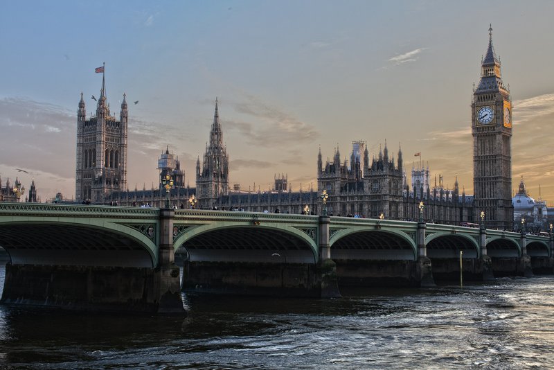Londons Brücke mit dem Big Ben im Hintergrund