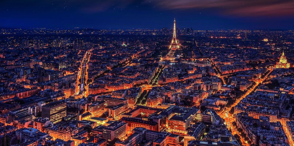 Überblick über Paris bei Nacht