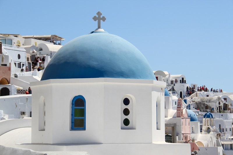 Santorini: Weiße Häuser mit blauen Dächern