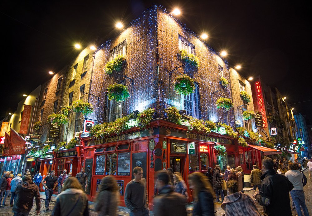 Die Dubliner Temple Bar bei Nacht