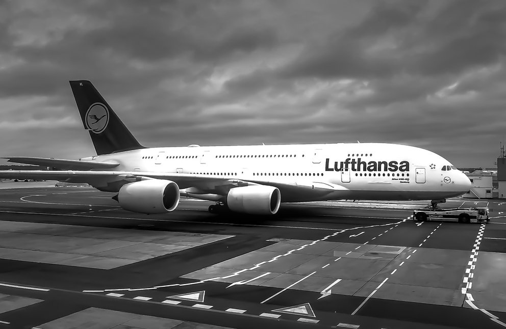 Airbus A380 Jet der Lufthansa auf dem Rollfeld